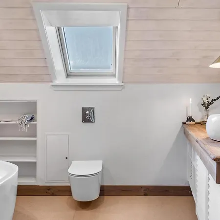 Semesterbostad 3 Bedroom Lovely In