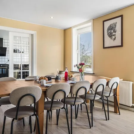 Semesterbostad 3 Bedroom Lovely In